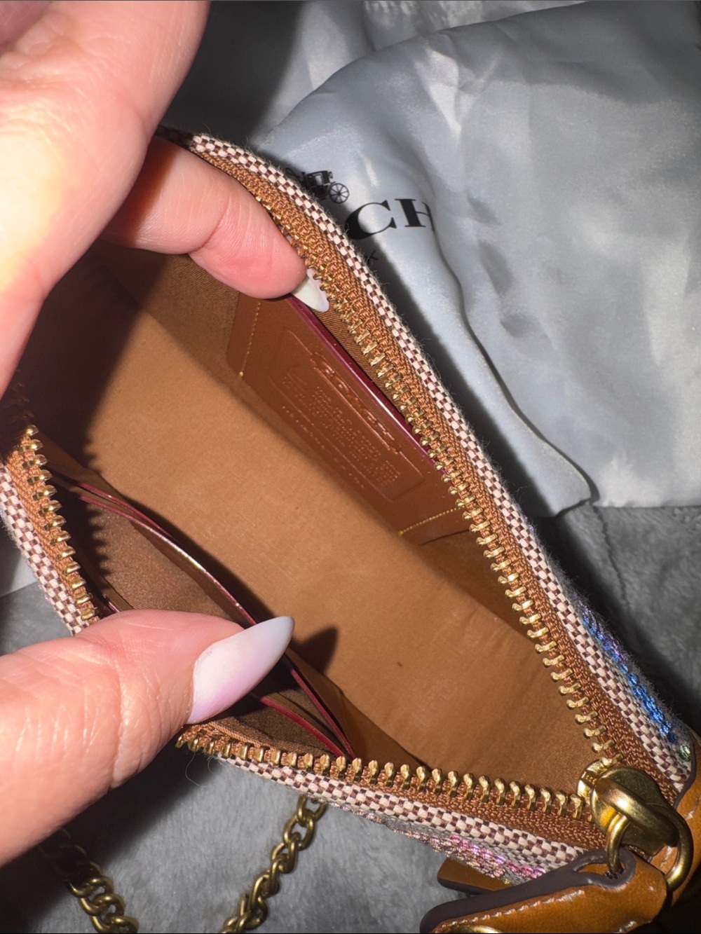Coach swinger rainbow crystal-like new - Picture 12 of 15